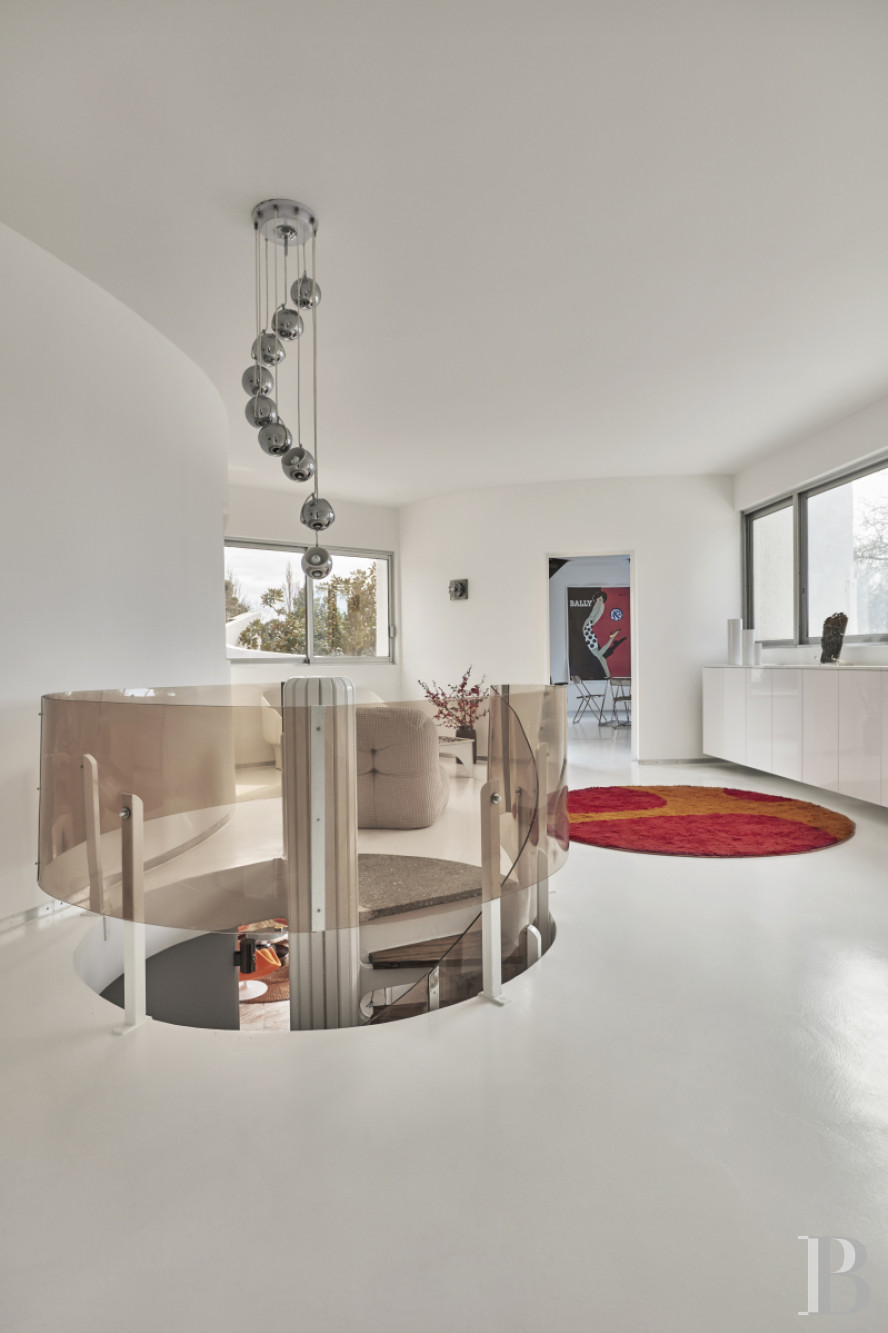 An architect-designed villa built in the 1970s near Arles, in Bouches-du-Rhône - photo  n°10